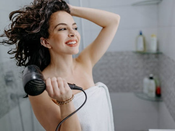 Tips Menjaga Kelembapan Rambut Agar Tidak Mudah Kering dan Rusak